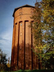 Obraz premium A close-up view of the red water tower in the Kaliningrad region during sunny weather.
