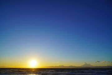 富士山と海に夕日夕日