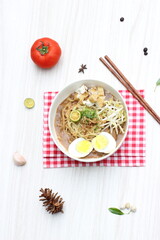 A typical Asian dish, chicken noodles mixed with eggs, bean sprouts, tofu, and minced chicken, as seen in the photo above.