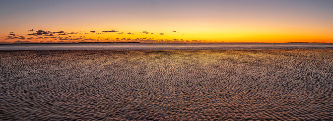 Letztes Licht über der Nordsee als Panoramaaufnahme
