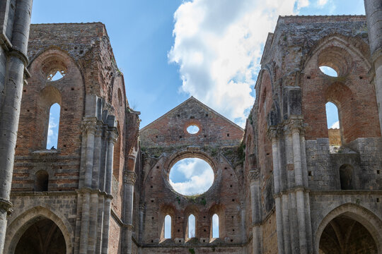 Abbazia di San Galgano nave ruins - Chiusdino, Italy