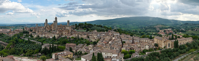 Obraz premium Medieval towers and historic center panorama - San Gimignano, Italy