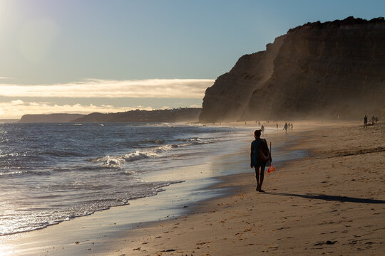Abendstimmung am Strand von Lagos in Portugal 