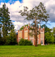 Das Gotische Haus im öffentlichen Wörlitzer Park, Gartenreich Dessau Wörlitz, Sachsen-Anhalt,...