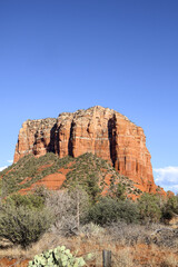 Fototapeta premium Iconic Red Rock Mesa in Desert Landscape with Clear Sky