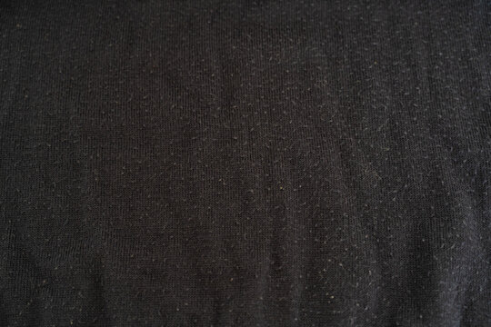 黒ニット表面の毛玉や質感クローズアップ