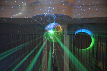 palla luminosa in discoteca