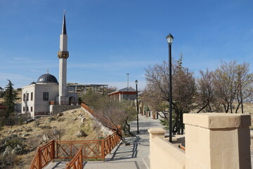 Obraz premium The tomb and complex of the great Sufi mystic Yunus Emre, located within the Aksaray and Kırşehir provincial borders of Turkey