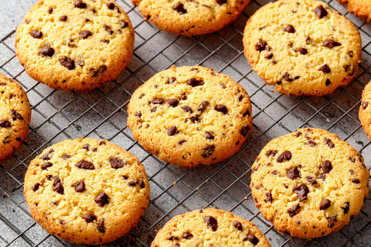 Freshly baked chocolate chip cookies cooling on a rack in a cozy kitchen Generative AI