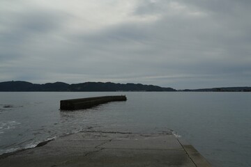 曇りの日の海景