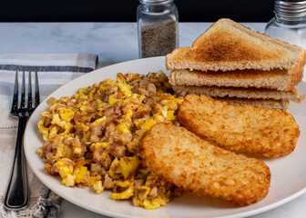 scramble eggs  and corn beef hash withhash browns