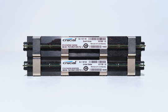Kent, uk 01.01.2025 2 x Crucial RAM CT12872AP80E 4GB 240 PIN 512mx 72 DDR2 PC2 6 early mac pro. Old legacy ram and memory for older apple computer technology.