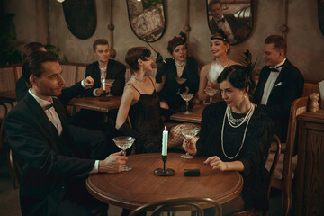 Vintage lounge gathering with elegant guests in calm evening setting. Concept of bar menu visuals, cocktail promo, retro fashion inspiration, luxury brand ads, cinematic storytelling assets.