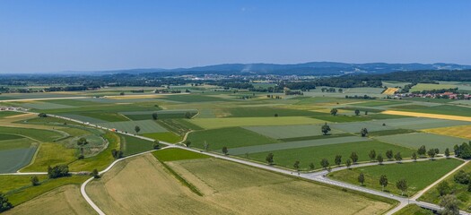 Das Donautal rund um Oberalteich bei Bogen in Niederbayern aus der Vogelperspektive