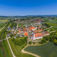 Das Donautal rund um Oberalteich bei Bogen in Niederbayern aus der Vogelperspektive