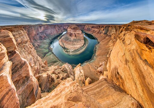 Horseshoe Bend panoramic river canyon view