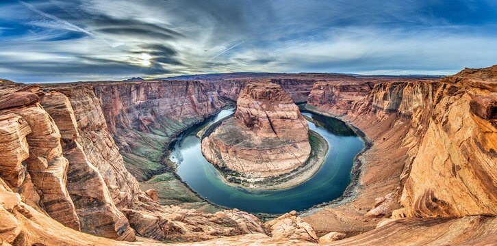 Horseshoe Bend panoramic river canyon view