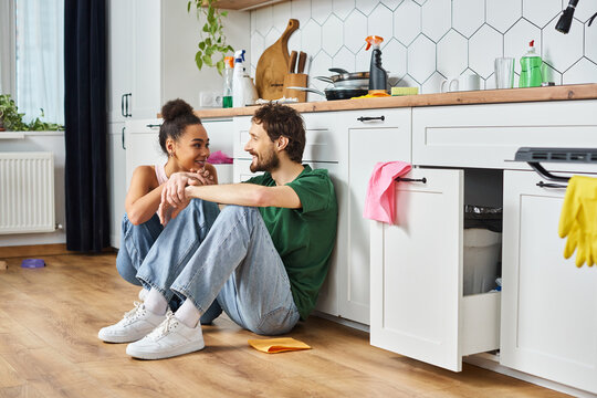 Cozy moments in the kitchen while enjoying each others company on a relaxed afternoon