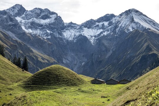 View of Hintere Ein&ouml;dsberg-Alpe, back mountains of the Allg&auml;u Alps with Wilder Mann and Linkerskopf, Ein&ouml;dsbach, Oberstdorf, Oberallg&auml;u, Allg&auml;u, Bavaria Germany