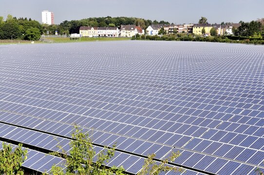 In Troisdorf-Oberlar, the currently largest ground-mounted photovoltaic system in North Rhine-Westphalia is installed on an area of 80, 000 square metres with an output of 3600 kWp, Troisdorf, North Rhine-Westphalia, Germany
