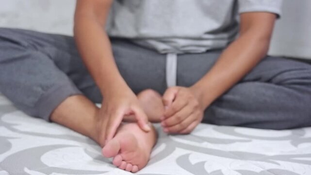 Massages the soles of the feet for injuries, fatigue from wearing shoes. Relaxes the foot muscles. Health care
