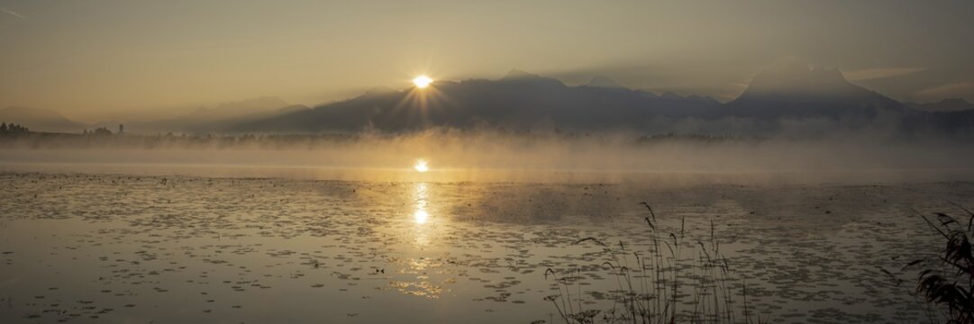 Sunrise at Lake Hopfensee near F&uuml;ssen, behind Hopfen am See, the Tegelberg massif and the S&auml;uling, Ostallg&auml;u, Allg&auml;u, Upper Swabia, Swabia, Bavaria, Germany
