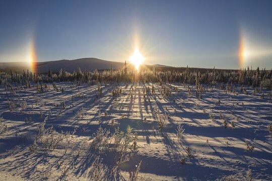 Halo effect, sun dogs, arctic phenomenon, Dalton Highway, Alaska, USA