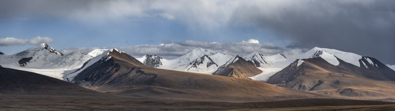 Autumnal plateau with brown grass, glaciated and snow-covered peaks, Kumtor Glacier and Sary-Tor Glacier, Ak Shyrak Mountains, near the Kumtor Gold Mine, Tian Shan, Kyrgyzstan