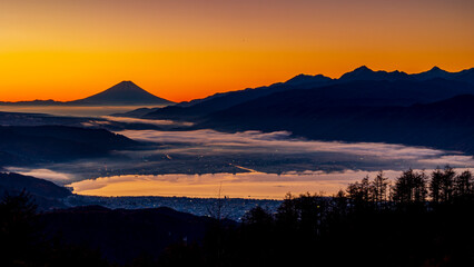 富士山と雲海と諏訪湖　高ボッチ高原　絶景