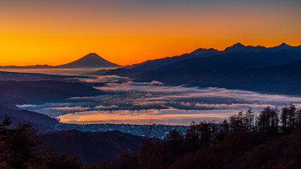 早朝の高ボッチ高原からの絶景　富士山　雲海　南アルプス　諏訪湖