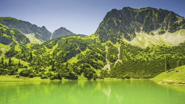 Lower Gaisalpsee, behind it the Rubihorn, 1957 m, Allgäu Alps, Allgäu, Bavaria, Germany