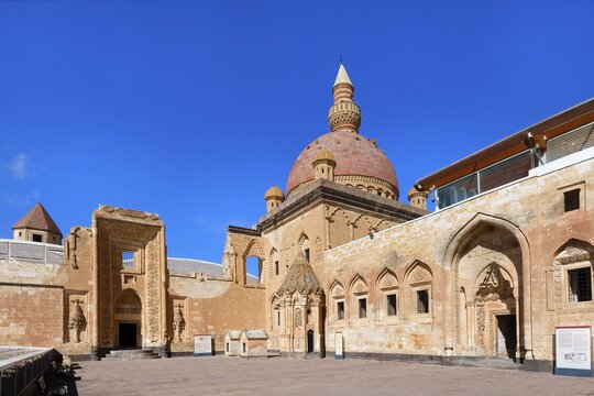 Ishak Pasha palace, Second courtyard with the tomb of the palace founder, Dogubayazit, Turkey