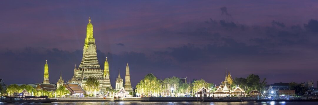 Festive lighting on New Year's Eve at Wat Arun, Temple of Dawn, Bangkok, Thailand