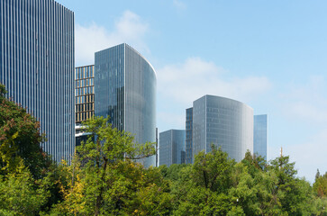 Obraz premium City skyline: modern towers, green lawn