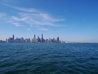 Obraz premium Expansive panoramic view of the Chicago Skyline from Lake Michigan horizon