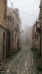 włoskiem miasteczko w górach we mgle © Marta