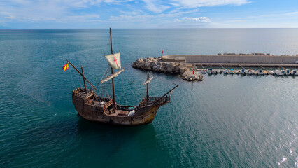 vista de la Nao Santa María navegando en el mar