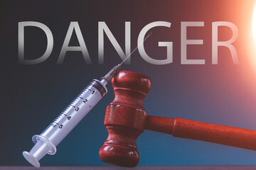 The syringe and the hammer of the judge. The confrontation of medicine and courts. The verdict of the medical company..