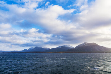 Berge und Felsen nahe Kristiansund in Norwegen