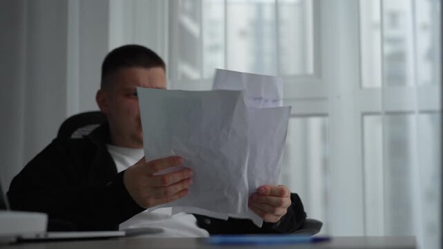 A tired office worker experiences a nervous breakdown and a bout of aggression.
Anger, emotions, workplace, exhaustion
