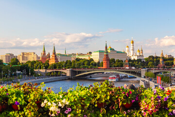 Obraz premium View of Moscow Kremlin, Moscow River and Big Stone bridge with flowers on the foreground during summer sunny day. Landmark in Moscow, Russia
