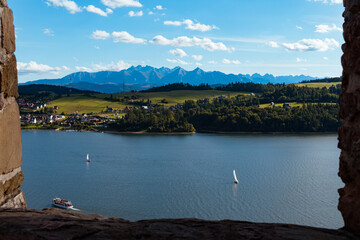 Widok na Tatry z Zamku w Czorsztynie © Marek