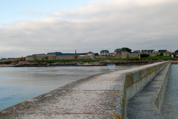 Fototapeta premium A wall of concrete blocks overlooks a body of water