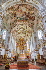 Obraz premium Blick in die prachtvolle Rokokokirche Mariä Geburt in Rottenbuch, Bayern, Deutschland.