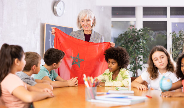 Kids learning together about morocco in geography class
