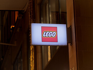Obraz premium LEGO Store Signage Illuminating a Night in Munich