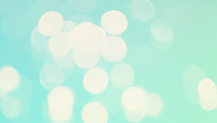 緑色の玉ボケの写真　抽象的な光の背景装飾　木漏れ日　自然