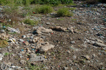 Basurales a cielo abierto en la naturaleza.