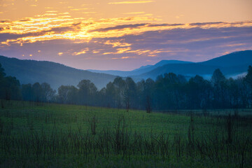 Obraz premium Sunrise, Cades Cove, Great Smoky Mountains National Park