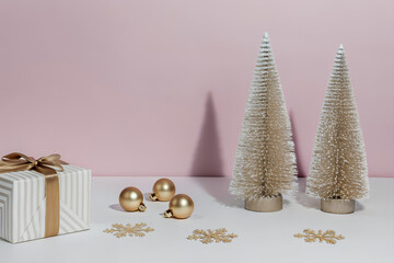 christmas tree and gift box